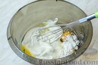 Фото приготовления рецепта: Слоёный дрожжевой пирог с брокколи, крабовыми палочками и сыром - шаг №7