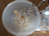 Фото приготовления рецепта: Волованы с марципаном и консервированными персиками, из слоёного теста "наоборот" - шаг №2