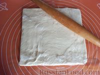 Фото приготовления рецепта: Волованы с марципаном и консервированными персиками, из слоёного теста "наоборот" - шаг №4