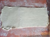 Фото приготовления рецепта: Волованы с марципаном и консервированными персиками, из слоёного теста "наоборот" - шаг №10