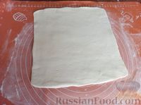 Фото приготовления рецепта: Волованы с марципаном и консервированными персиками, из слоёного теста "наоборот" - шаг №23