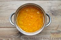 Фото приготовления рецепта: Постный морковный суп с вермишелью и кукурузой - шаг №7