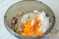 Фото приготовления рецепта: Тефтели из рыбных консервов и риса (в духовке) - шаг №6
