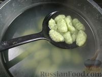 Фото приготовления рецепта: Картофельные ньокки с черемшой - шаг №15