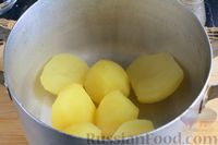 Фото приготовления рецепта: Картофельные зразы с яйцом и зелёным луком - шаг №2
