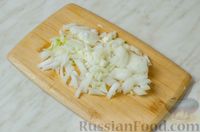 Фото приготовления рецепта: Рис с колбасой и овощами (на сковороде) - шаг №2