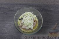 Фото приготовления рецепта: Солёная селёдка в горчичном соусе - шаг №7