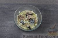 Фото приготовления рецепта: Солёная селёдка в горчичном соусе - шаг №8