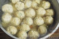 Фото приготовления рецепта: Тушёная картошка с тефтелями и грибами - шаг №11