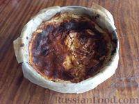 Фото приготовления рецепта: Тарт из рубленого теста, с яблоками, миндалём и корицей в яично-сливочной заливке - шаг №22