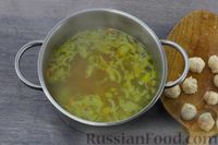 Фото приготовления рецепта: Суп с фасолью, шпинатом и фрикадельками - шаг №8