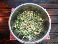 Фото приготовления рецепта: Салат из черемши и плавленого сыра - шаг №5