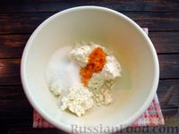 Фото приготовления рецепта: Рулетики из лаваша с творожно-морковной начинкой (в духовке) - шаг №7