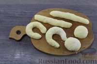Фото приготовления рецепта: Песочное печенье "Подковки" на сметане и сливочном масле - шаг №10