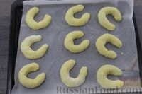 Фото приготовления рецепта: Песочное печенье "Подковки" на сметане и сливочном масле - шаг №11