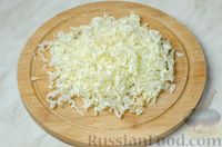 Фото приготовления рецепта: Салат с курицей, шампиньонами, сыром и пекинской капустой - шаг №12
