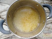 Фото приготовления рецепта: Куриное филе под шубкой из риса и овощей, в духовке - шаг №2