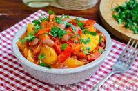 Фото к рецепту: Рагу с картофелем, болгарским перцем, консервированной фасолью и томатами