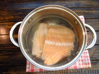 Фото приготовления рецепта: Суп из хребтов красной рыбы - шаг №2