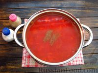 Фото приготовления рецепта: Суп на томатном соке со свёклой, капустой и фрикадельками - шаг №15