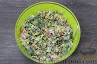 Фото приготовления рецепта: Салат со щавелем, помидорами, кукурузой и яйцами - шаг №9
