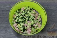 Фото приготовления рецепта: Овощной салат с колбасой и яйцами - шаг №5