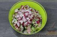 Фото приготовления рецепта: Овощной салат с колбасой и яйцами - шаг №6