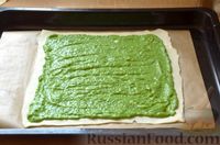 Фото приготовления рецепта: Слоёный пирог со шпинатом и фетой - шаг №7