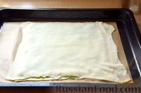 Фото приготовления рецепта: Слоёный пирог со шпинатом и фетой - шаг №8