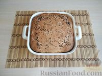 Фото приготовления рецепта: Заливной пирог со шпинатом и яйцами - шаг №18