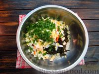Фото приготовления рецепта: Салат из морской капусты с морковью и яйцом - шаг №6