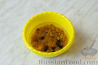 Фото приготовления рецепта: Медовые кексы с шоколадной глазурью и кокосовой стружкой - шаг №2