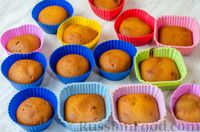 Фото приготовления рецепта: Медовые кексы с шоколадной глазурью и кокосовой стружкой - шаг №10