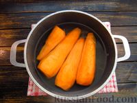 Фото приготовления рецепта: Постные морковные котлеты с орехами, в панировочных сухарях - шаг №3