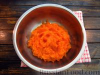 Фото приготовления рецепта: Постные морковные котлеты с орехами, в панировочных сухарях - шаг №5