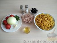 Фото приготовления рецепта: Макароны с тунцом, помидорами и маслинами - шаг №1