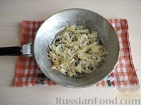 Фото приготовления рецепта: Макароны с тунцом, помидорами и маслинами - шаг №6