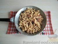 Фото приготовления рецепта: Макароны с тунцом, помидорами и маслинами - шаг №12