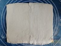 Фото приготовления рецепта: Слоёно-песочное двухцветное печенье "Колечки" - шаг №9