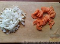 Фото приготовления рецепта: Свинина, тушенная со щавелем и сметаной - шаг №4
