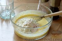Фото приготовления рецепта: Блинчики с плавленым сыром и зеленью - шаг №3