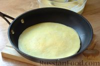 Фото приготовления рецепта: Блинчики с плавленым сыром и зеленью - шаг №6