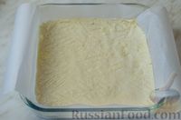 Фото приготовления рецепта: Насыпной пирог с творогом и сметанным кремом со сгущёнкой - шаг №11