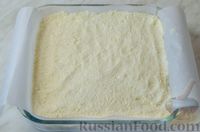 Фото приготовления рецепта: Насыпной пирог с творогом и сметанным кремом со сгущёнкой - шаг №13