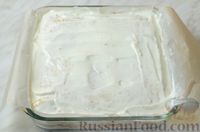 Фото приготовления рецепта: Насыпной пирог с творогом и сметанным кремом со сгущёнкой - шаг №17