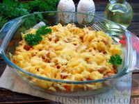 Фото к рецепту: Тушёная картошка с сосисками, запечённая с сыром