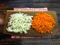 Фото приготовления рецепта: Тушёная картошка с сосисками, запечённая с сыром - шаг №2