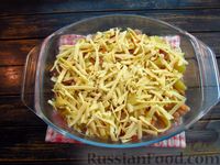 Фото приготовления рецепта: Тушёная картошка с сосисками, запечённая с сыром - шаг №14