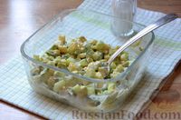 Фото приготовления рецепта: Салат с авокадо, огурцами и сыром - шаг №6