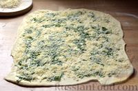 Фото приготовления рецепта: Хлеб-гармошка с сыром, черемшой и базиликом - шаг №12
